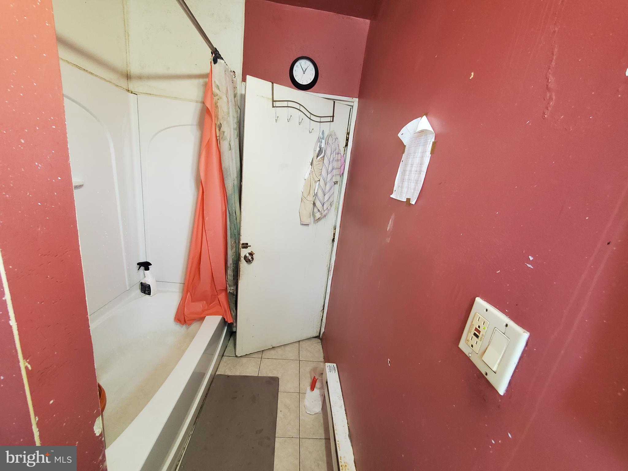 OLNEY - Commercial Sale