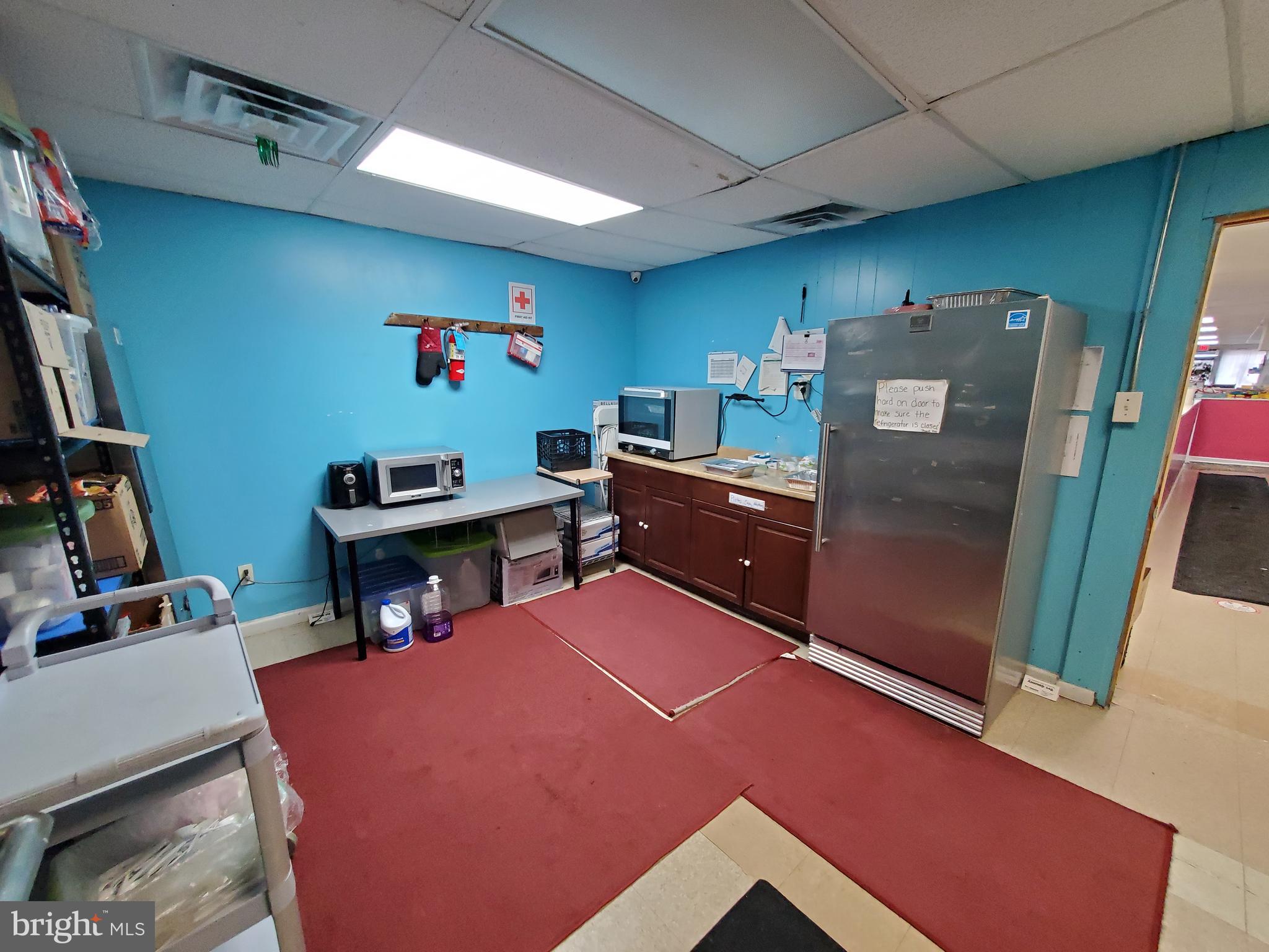 OLNEY - Commercial Sale