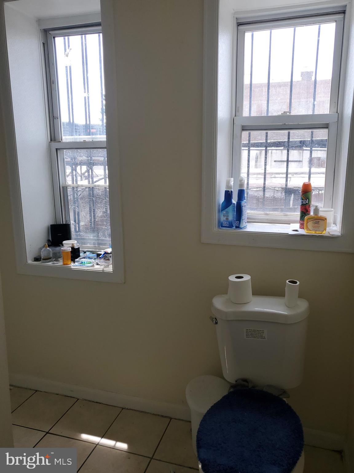 OLNEY - Commercial Sale