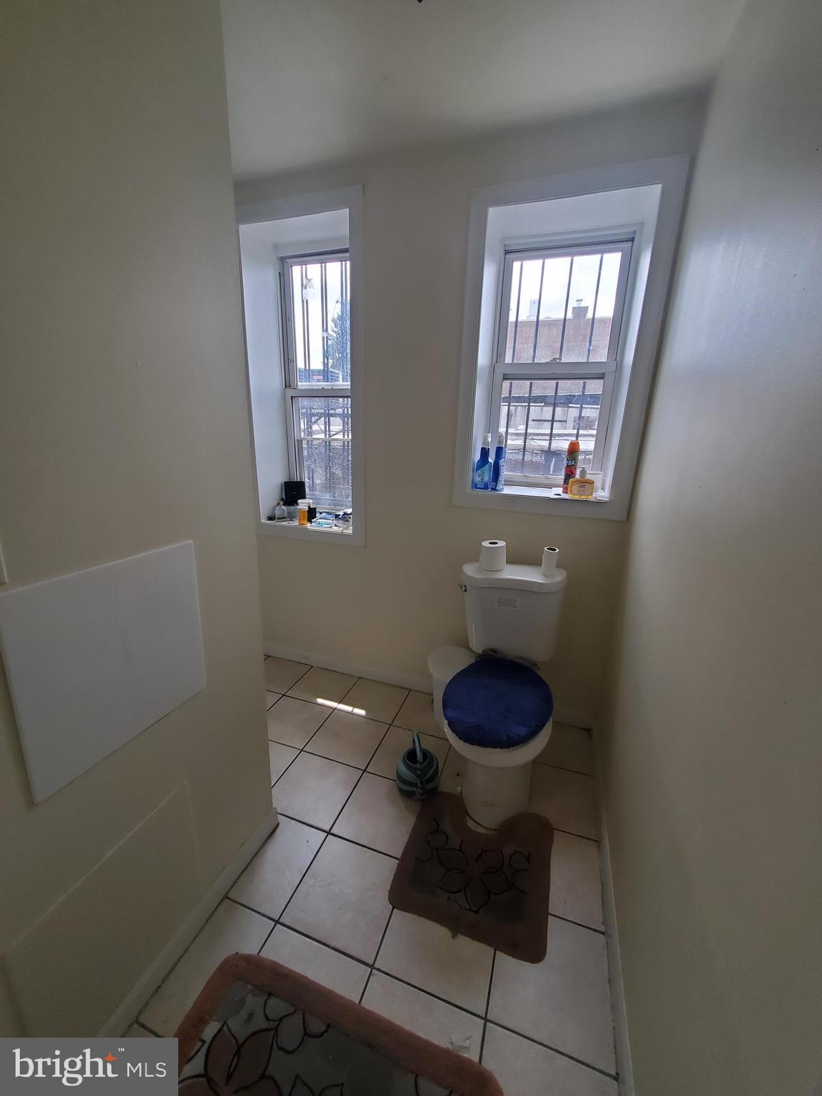 OLNEY - Commercial Sale