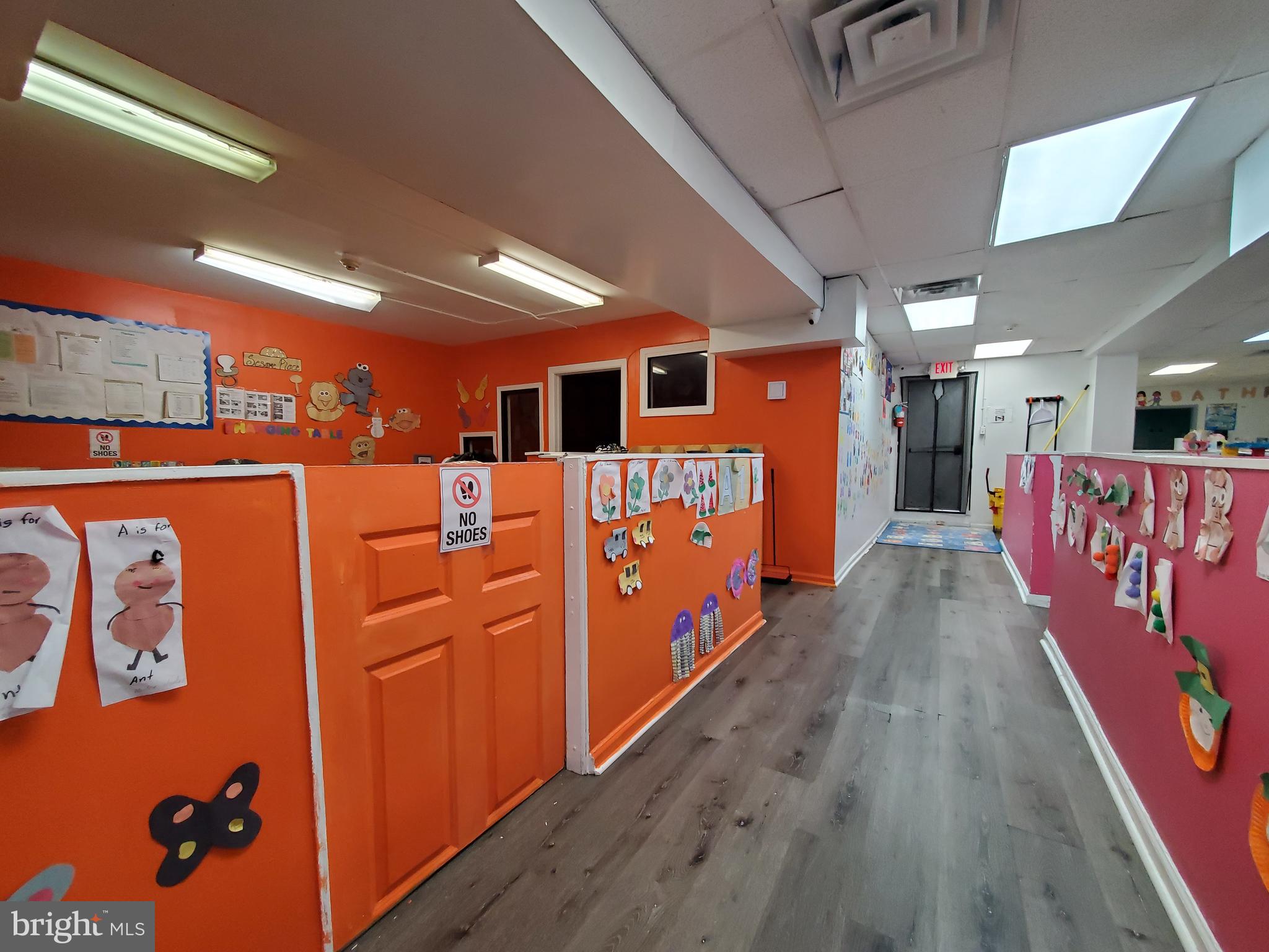 OLNEY - Commercial Sale