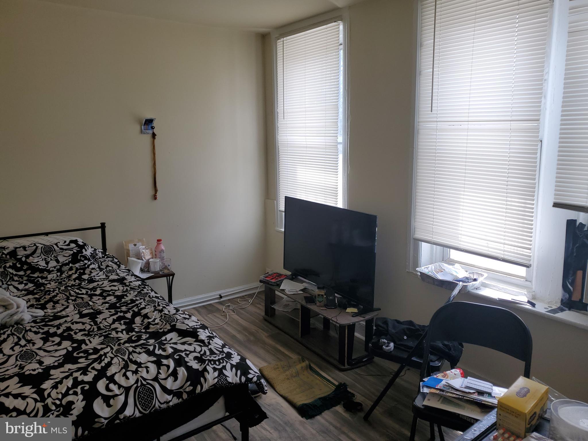 OLNEY - Commercial Sale