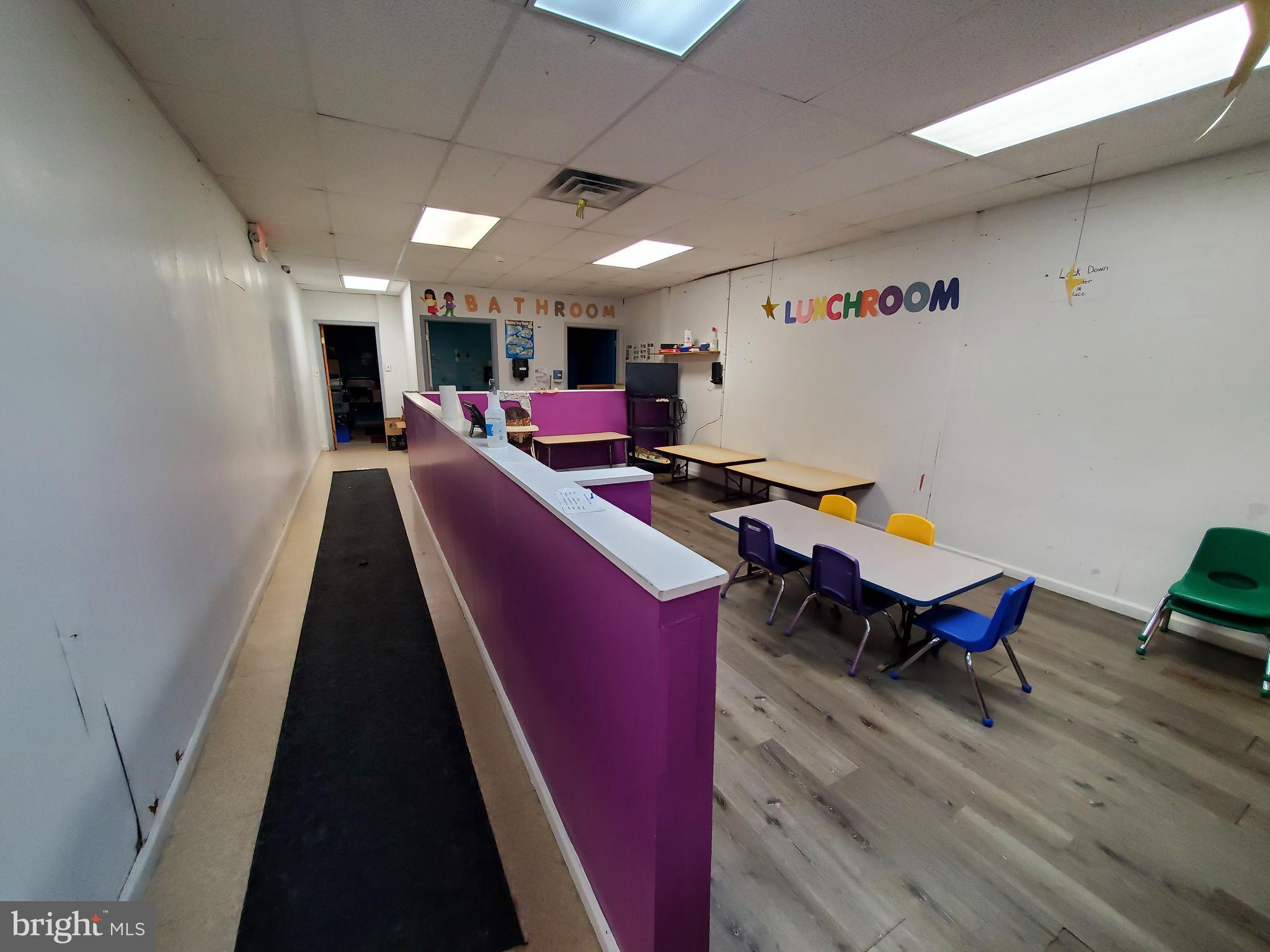 OLNEY - Commercial Sale