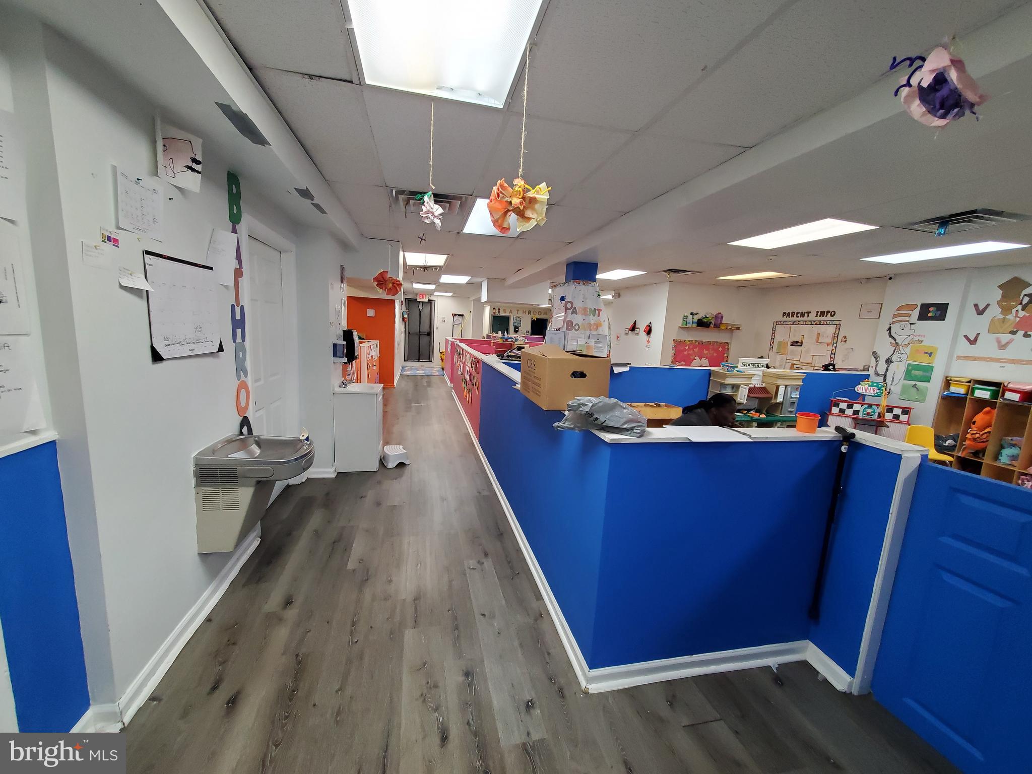 OLNEY - Commercial Sale