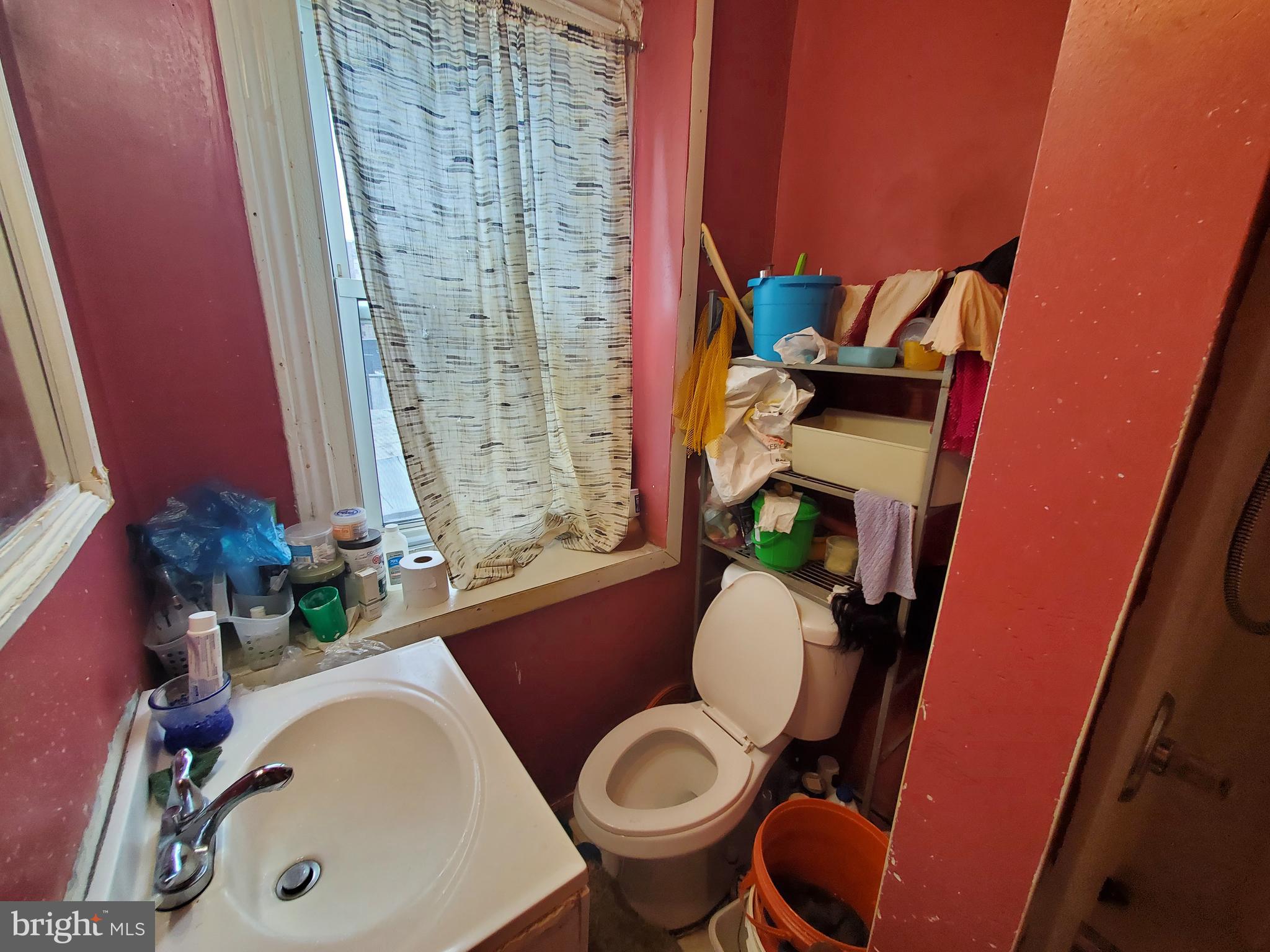 OLNEY - Commercial Sale