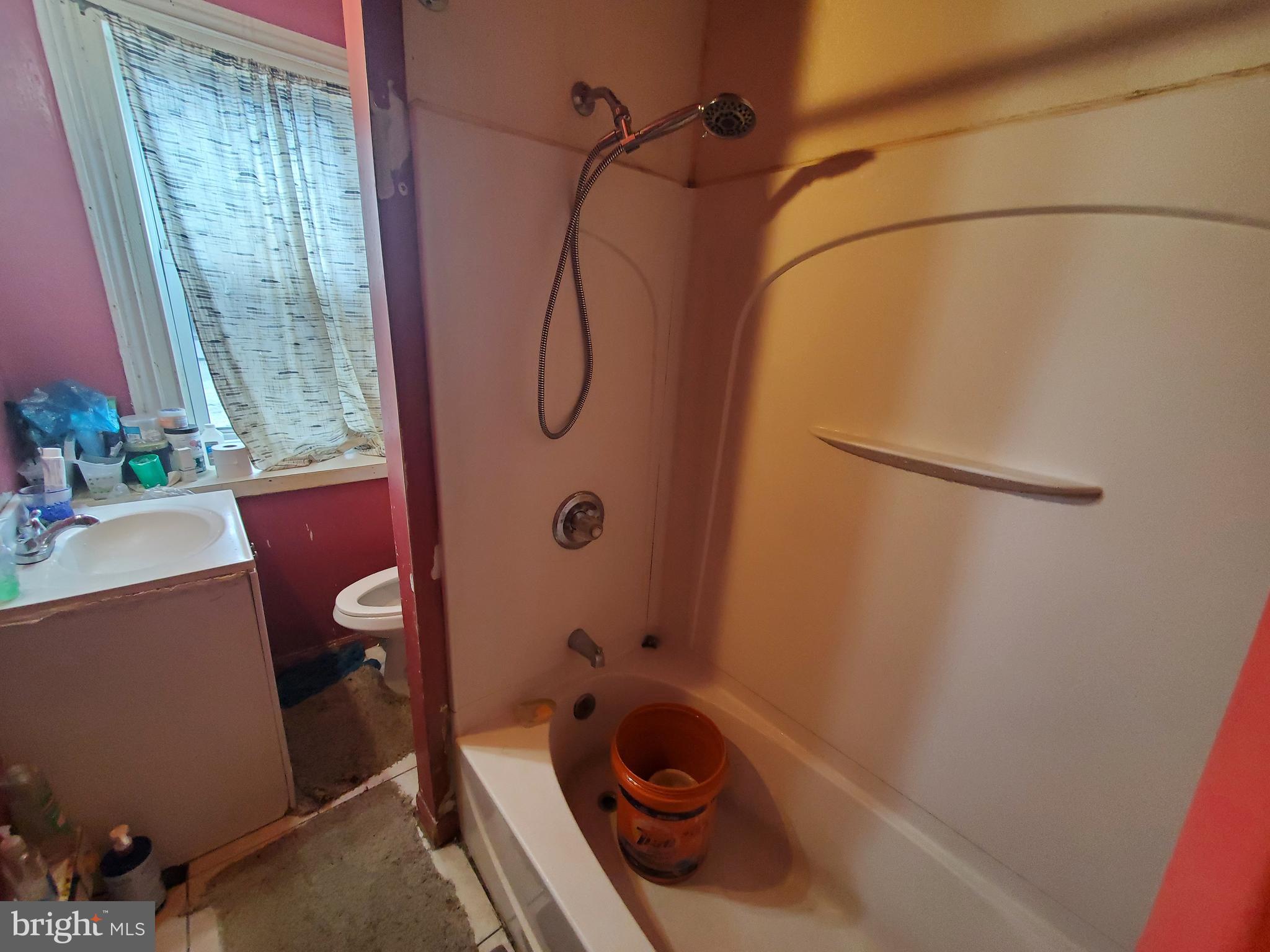 OLNEY - Commercial Sale