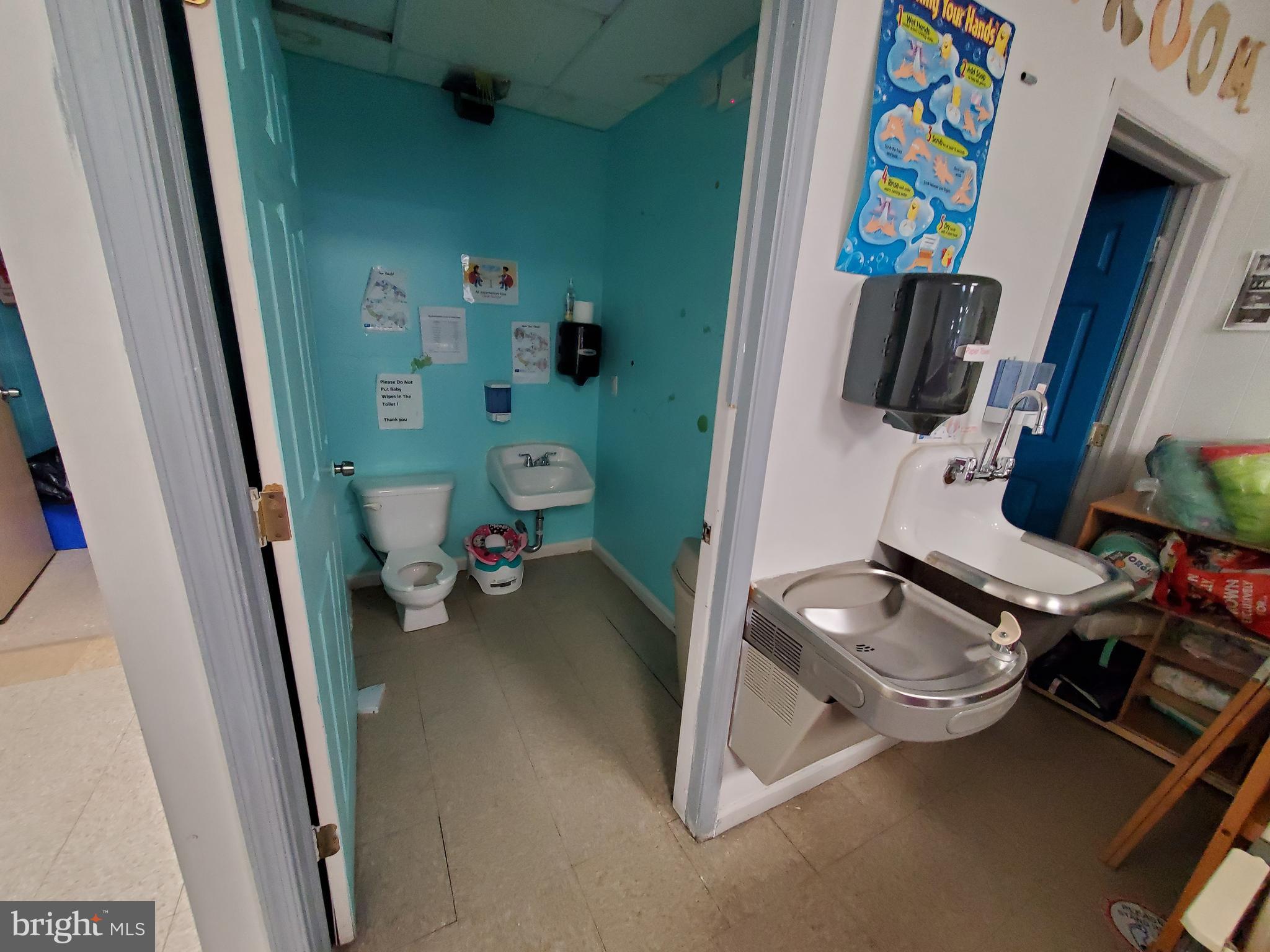 OLNEY - Commercial Sale