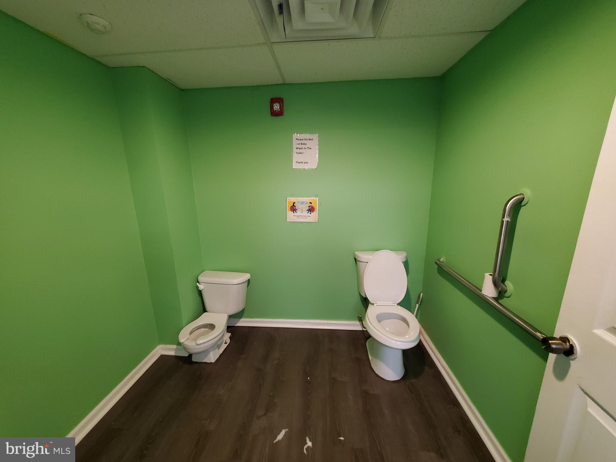 OLNEY - Commercial Sale