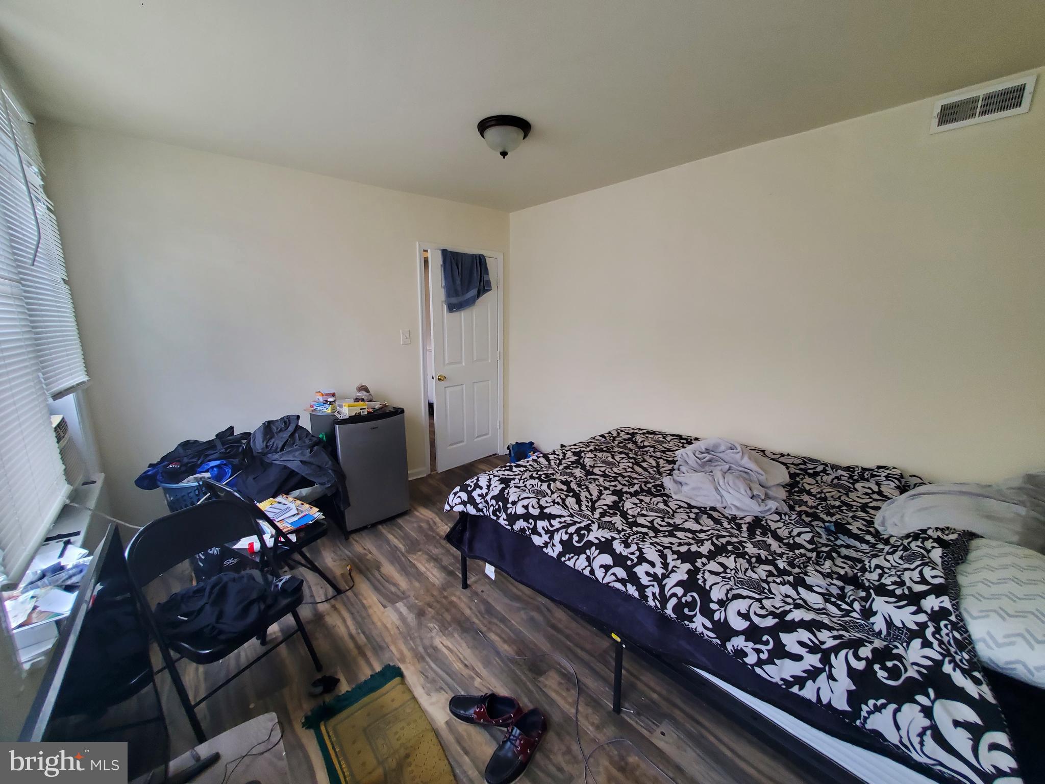 OLNEY - Commercial Sale