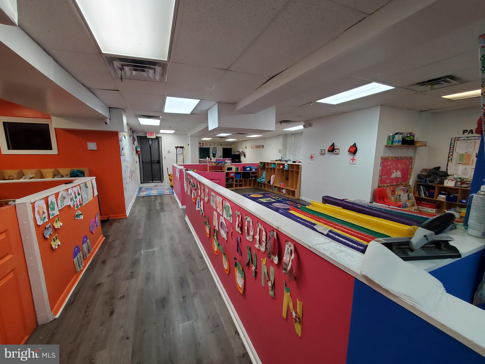 OLNEY - Commercial Sale