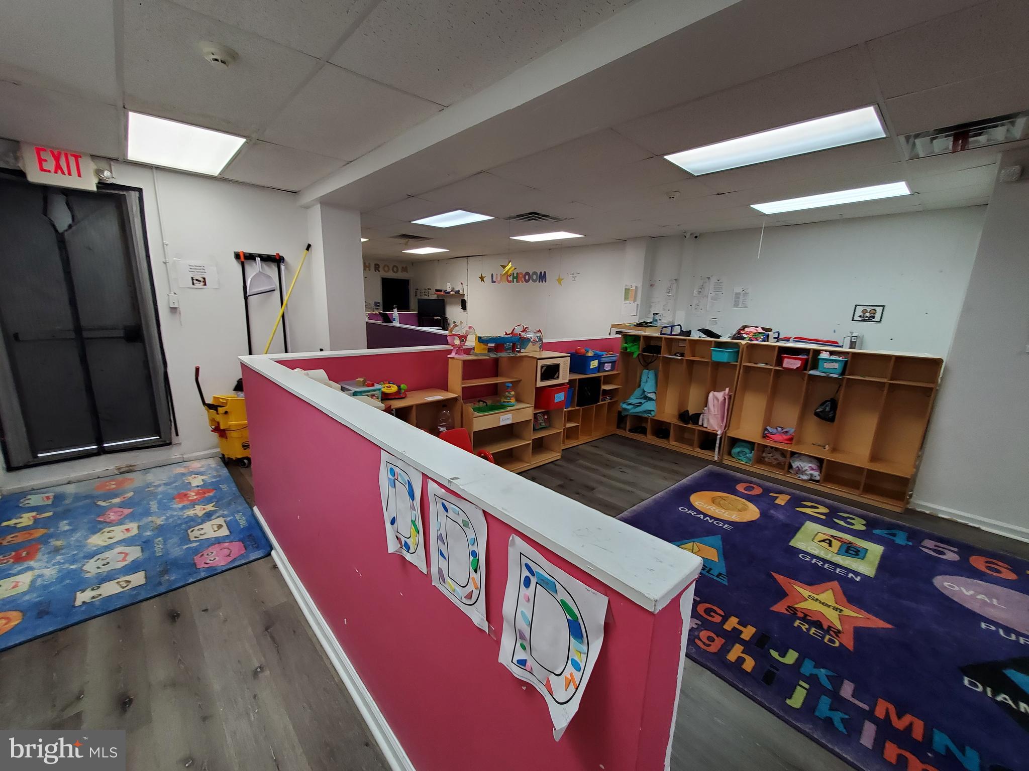 OLNEY - Commercial Sale