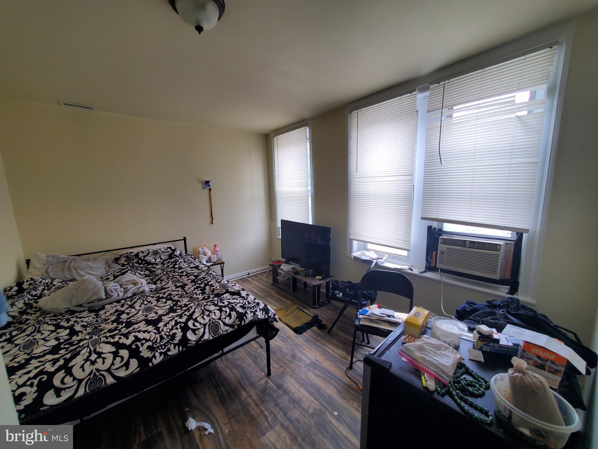 OLNEY - Commercial Sale