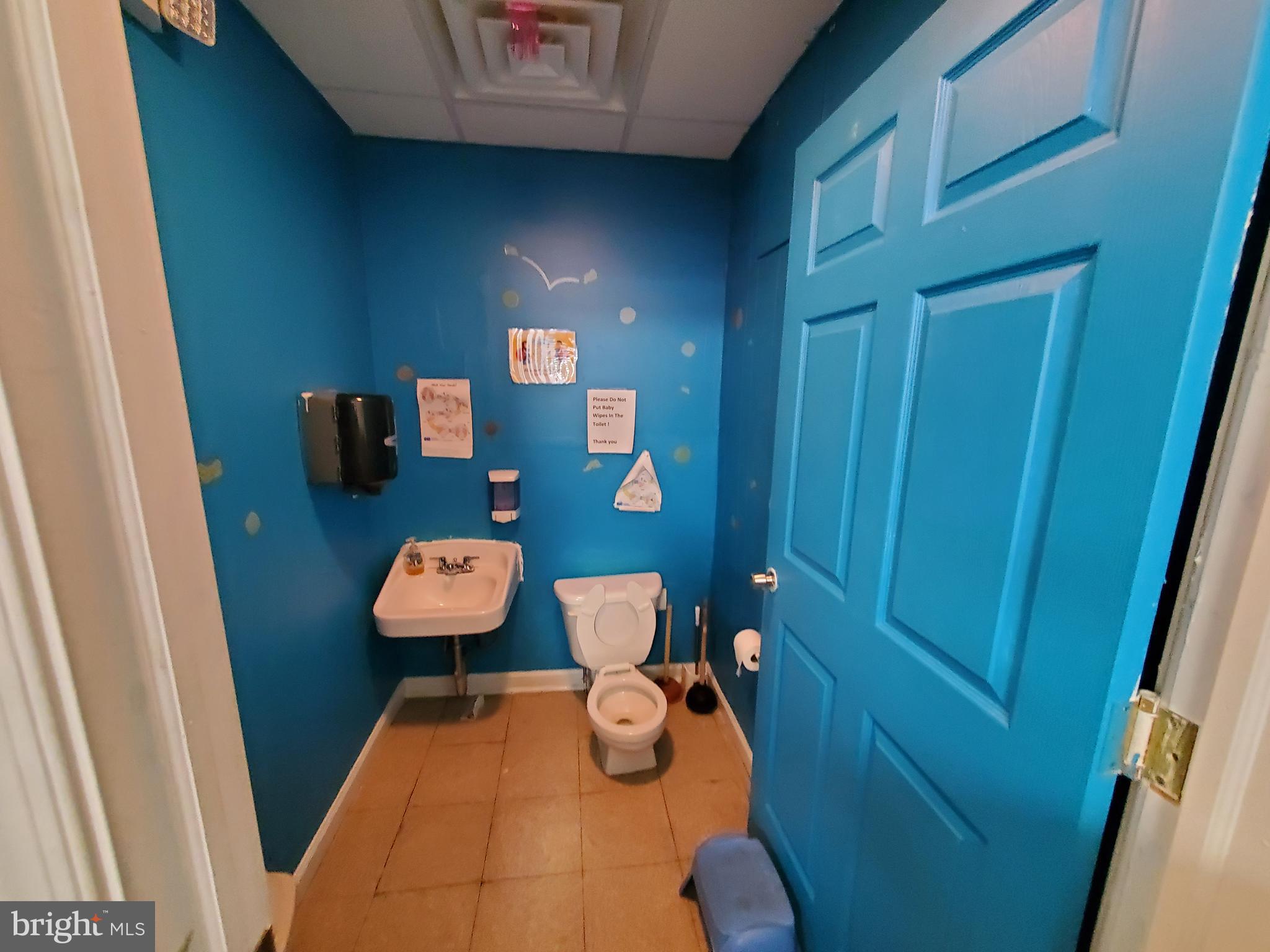 OLNEY - Commercial Sale