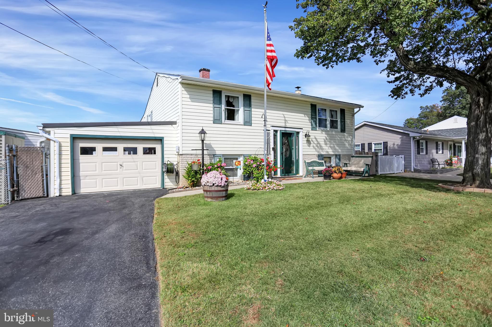 PRIVATE SINGLE FAMILY HOME LOCATED IN THIS QUIET ESTABLISHED NEIGHBORHOOD! PLENTY OF SPACE IN THIS HOME WITH 5 BEDROOMS AND AN OPTION FOR AN INLAW SUITE/SECOND FAMILY ROOM IN THE REAR OF THE HOME. 5 BEDROOMS COULD BE CONVERTED TO FEWER LARGER BEDROOMS IF DESIRED. LOWER LEVEL BRINGS A HUGE FAMILY ROOM TO ENTERTAIN OR RELAX BY THE COZY WARM PELLET STOVE WHICH LEADS TO A LARGE COVERED PATIO. THE EAT IN KITCHEN/DINNING ROOM OPENS UP TO THE FAMILY ROOM TO ENJOY THIS OPEN FLOOR PLAN - UPDATED FULL BATHROOM ON THIS LEVEL WITH WALK IN SHOWER IS VERY SPACIOUS AS WELL. UPPER LEVEL PROVIDES AN ENTIRE FLOOR OF PRIVACY FOR THE BEDROOMS. PROPERTY HAS BOTH AN ATTACHED AND DETACHED GARAGE FOR PLENTY OF PARKING- A MECHANIC/CAR COLLECTORS DREAM AND ADDITIONAL STORAGE OPTIONS AVAILABLE.....WALK TO MARINA'S, WATER SCENARY , AND WATERFRONT DINING.
SCHEDULE YOUR SHOWING TODAY and Don't Miss the Quiet Walks & Water Views!