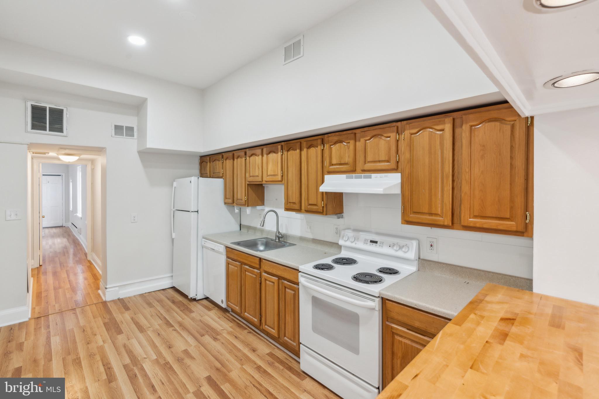 HOLLINS MARKET - Residential Lease