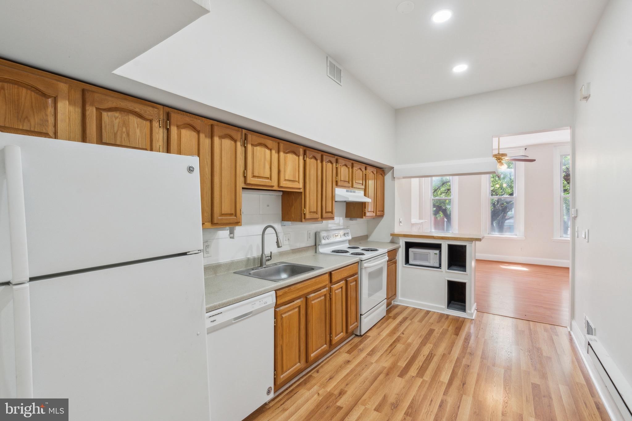 HOLLINS MARKET - Residential Lease