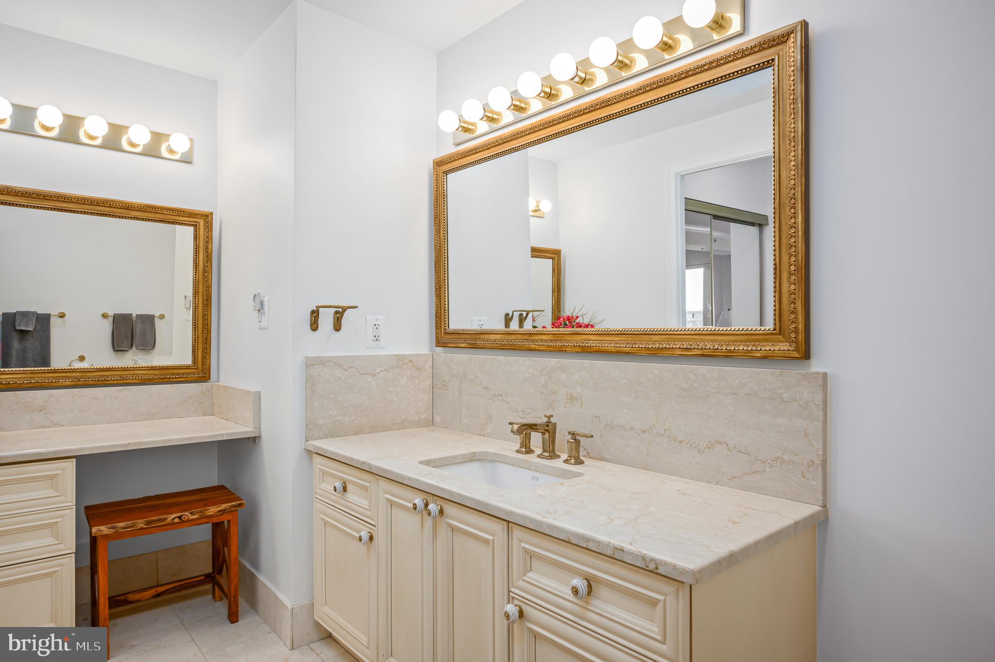 LANSDOWNE WOODS - Residential Lease