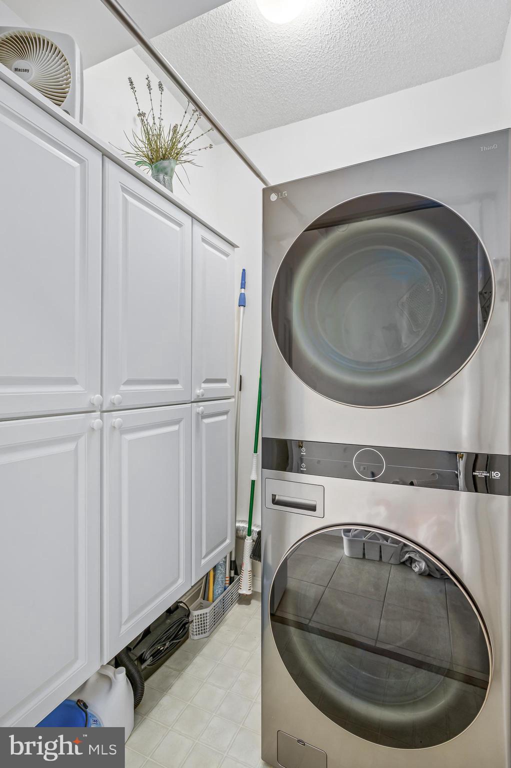 LANSDOWNE WOODS - Residential Lease