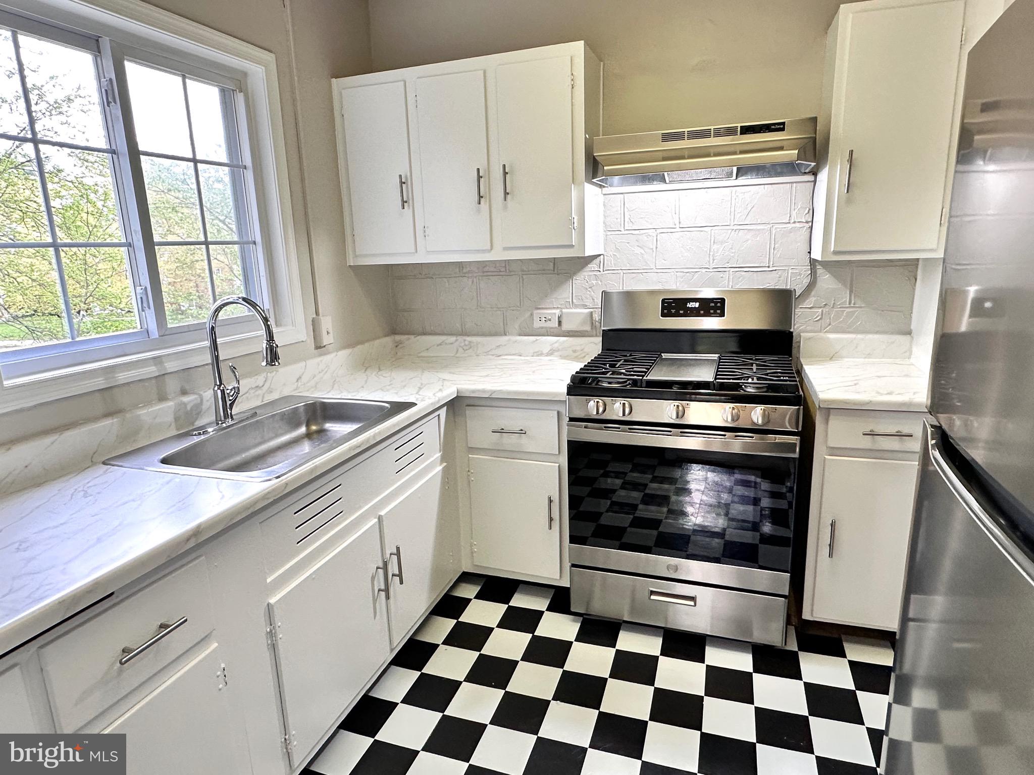 1146 VALLEY DRIVE