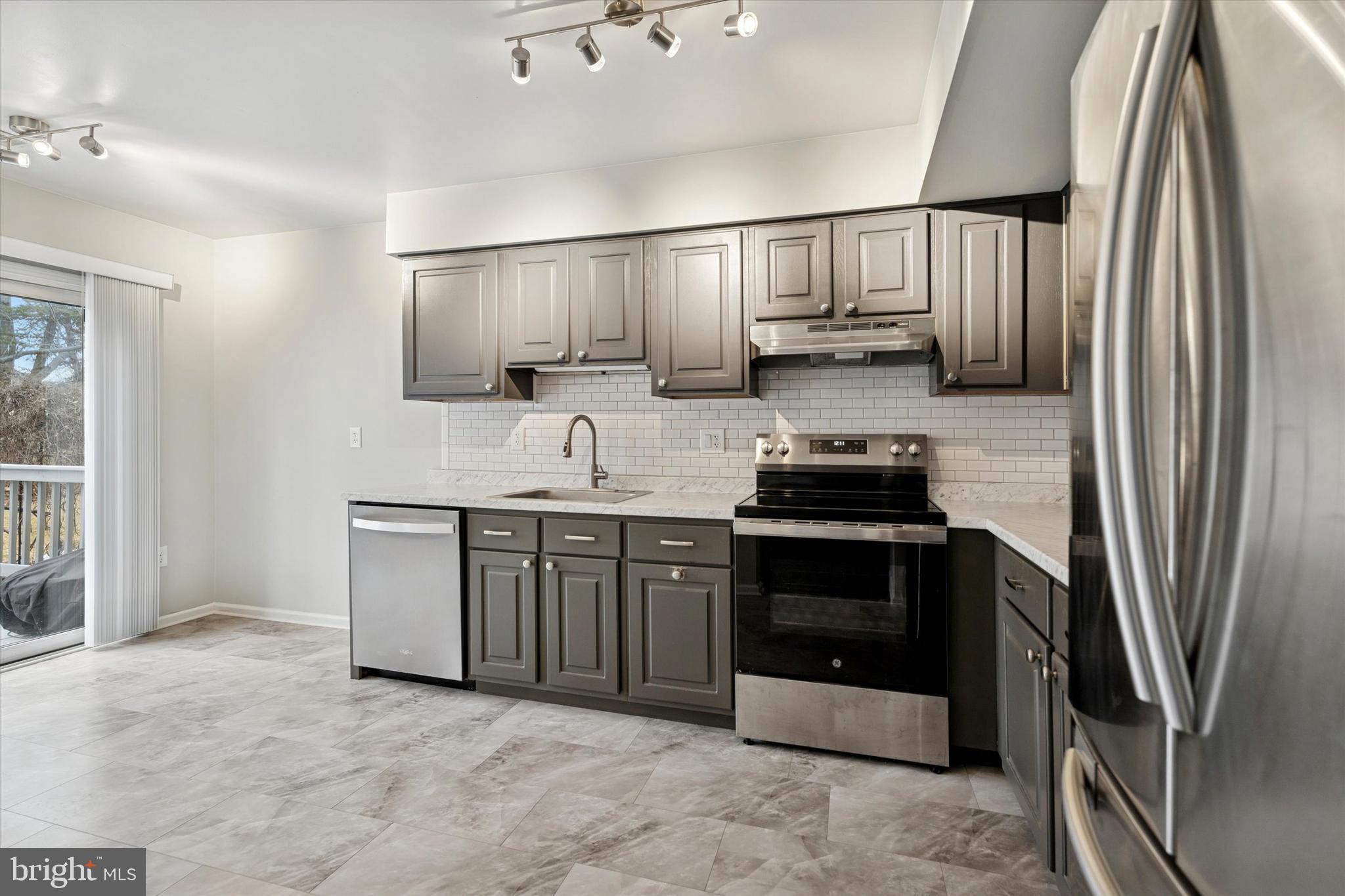 THE HIGHLANDS - Residential