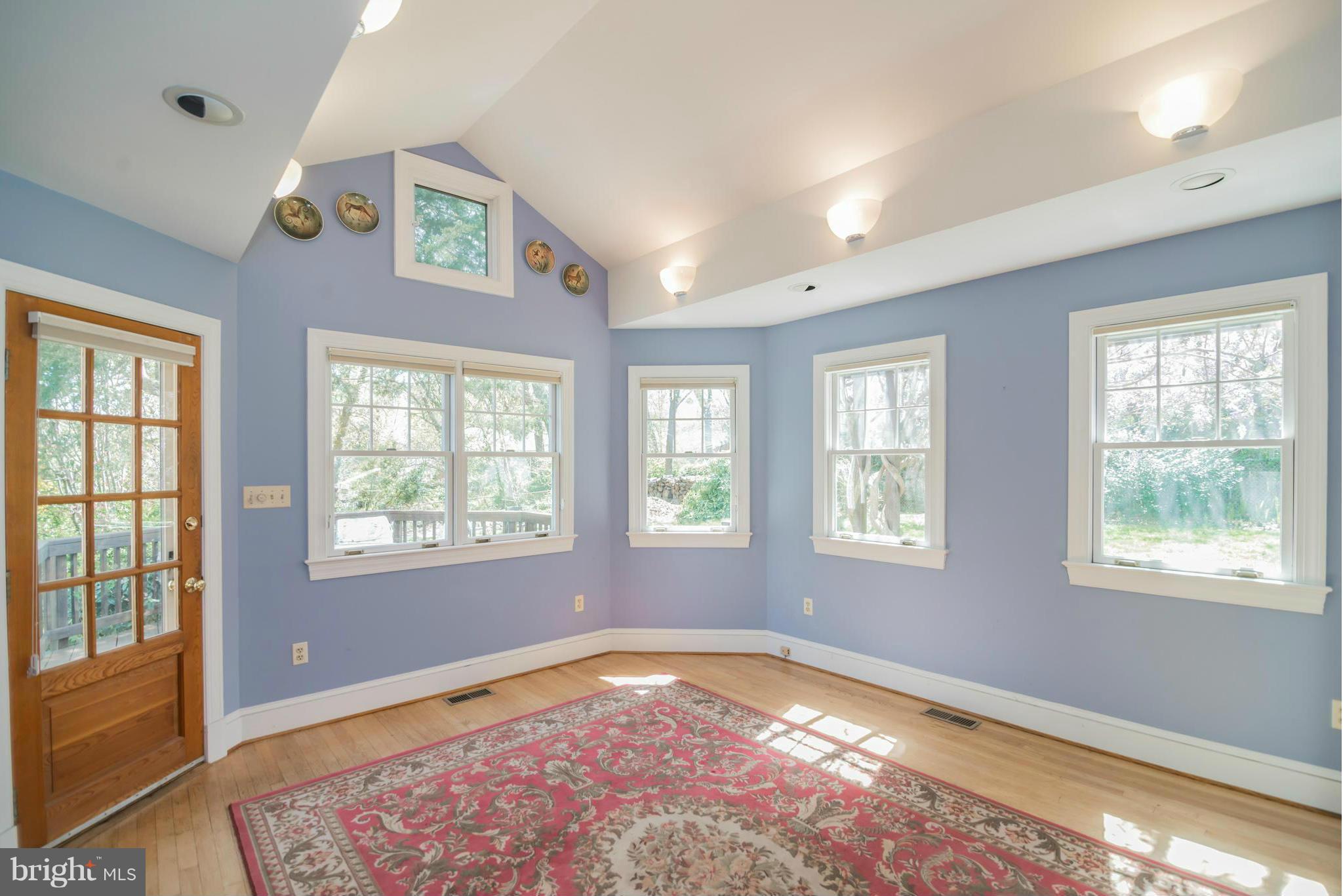 LARCHMONT TERRACE - Residential