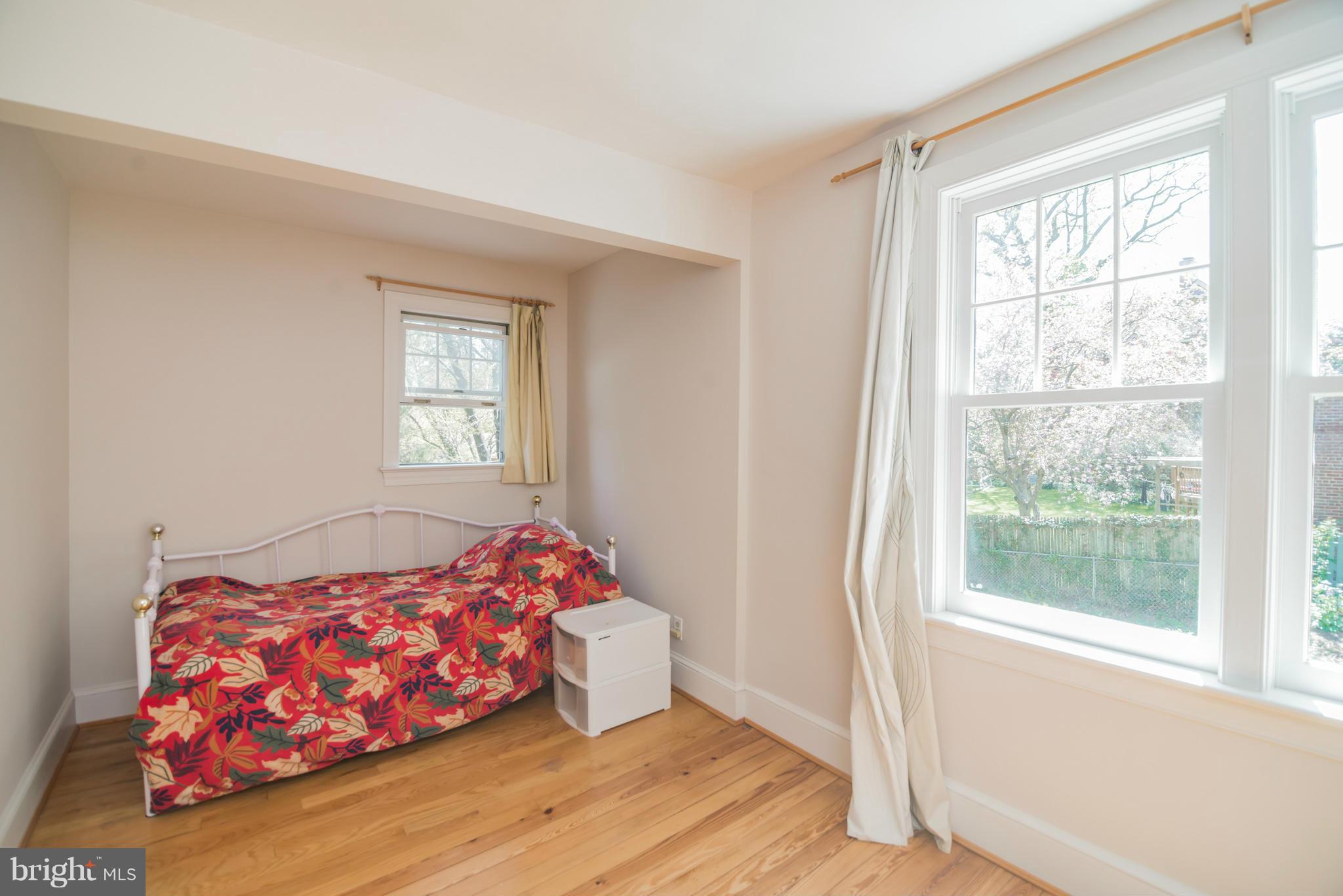 LARCHMONT TERRACE - Residential