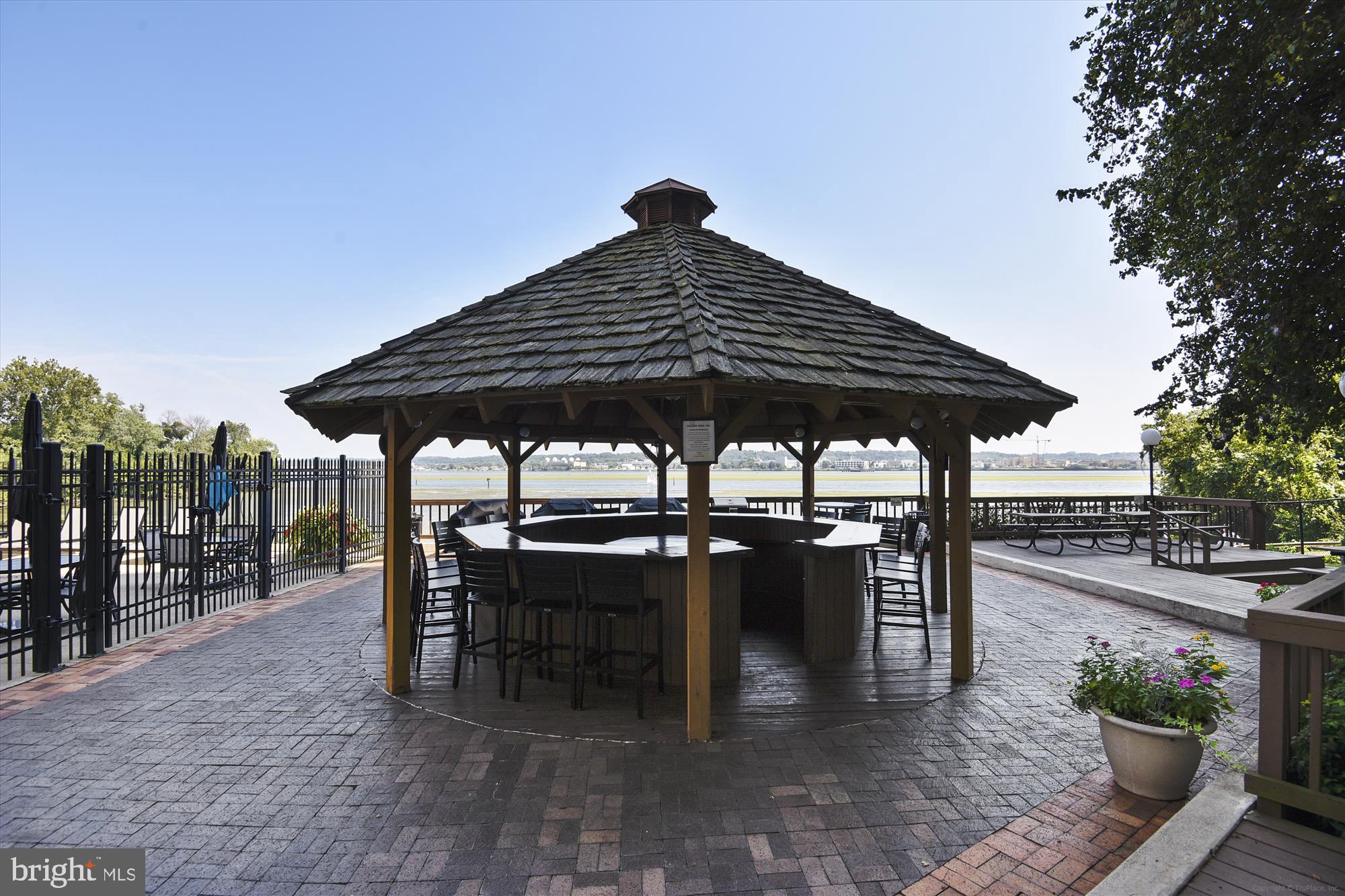 MARINA TOWERS - Residential