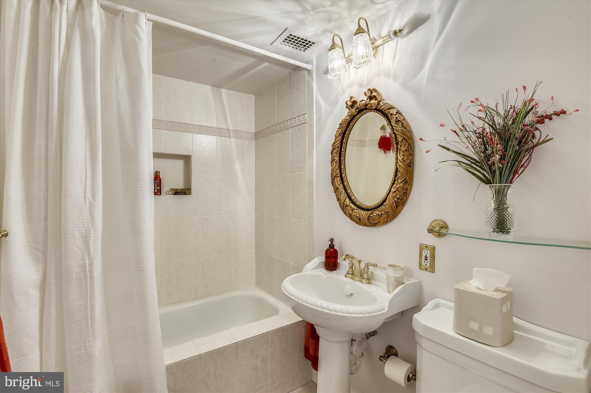 MARINA TOWERS - Residential