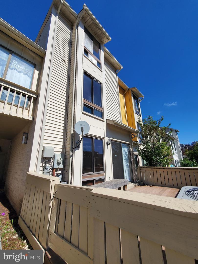 CLUBSIDE - Residential Lease