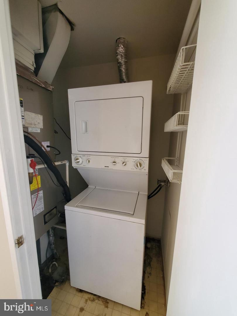 CLUBSIDE - Residential Lease