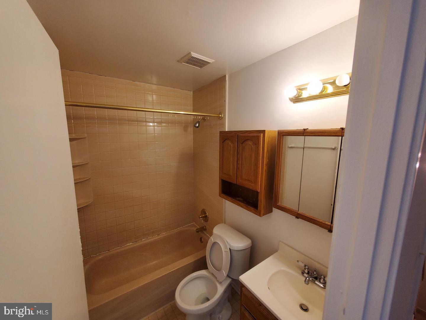 CLUBSIDE - Residential Lease