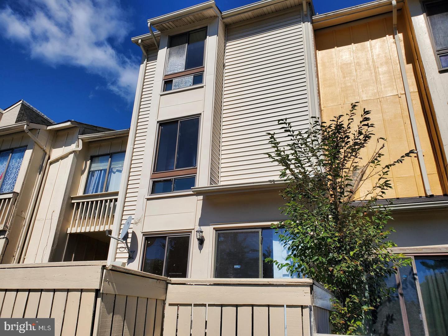 CLUBSIDE - Residential Lease