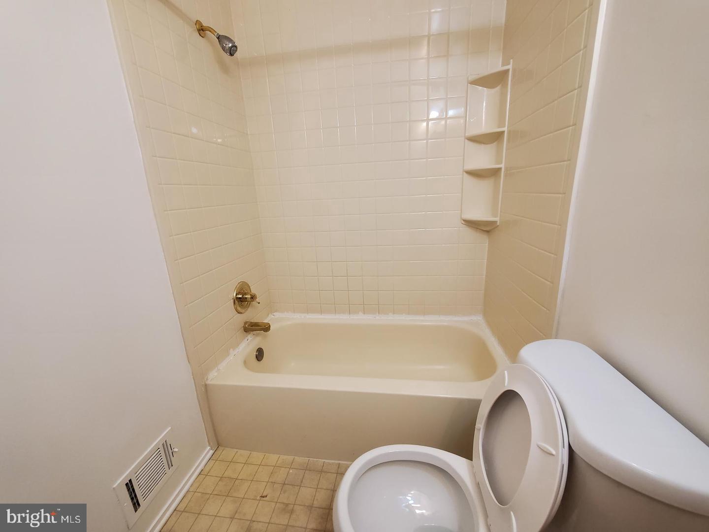 CLUBSIDE - Residential Lease