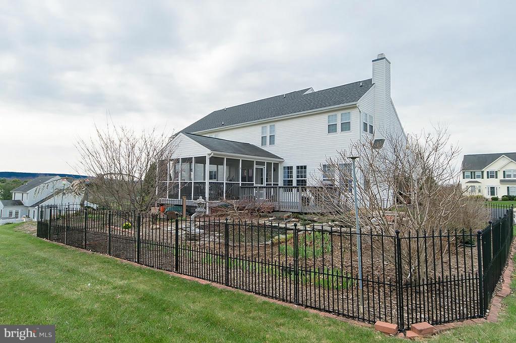 MEADOW BROOK - Residential