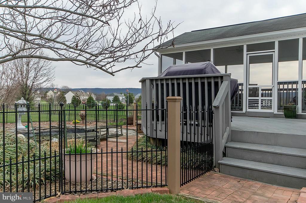 MEADOW BROOK - Residential