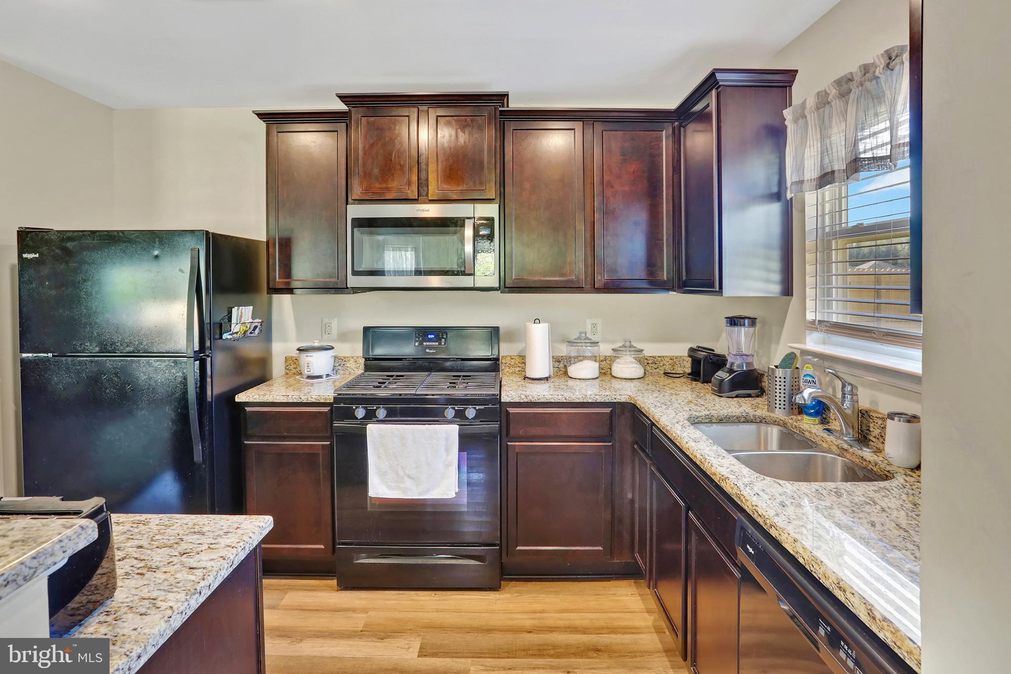 MCGINNIS POINT - Residential