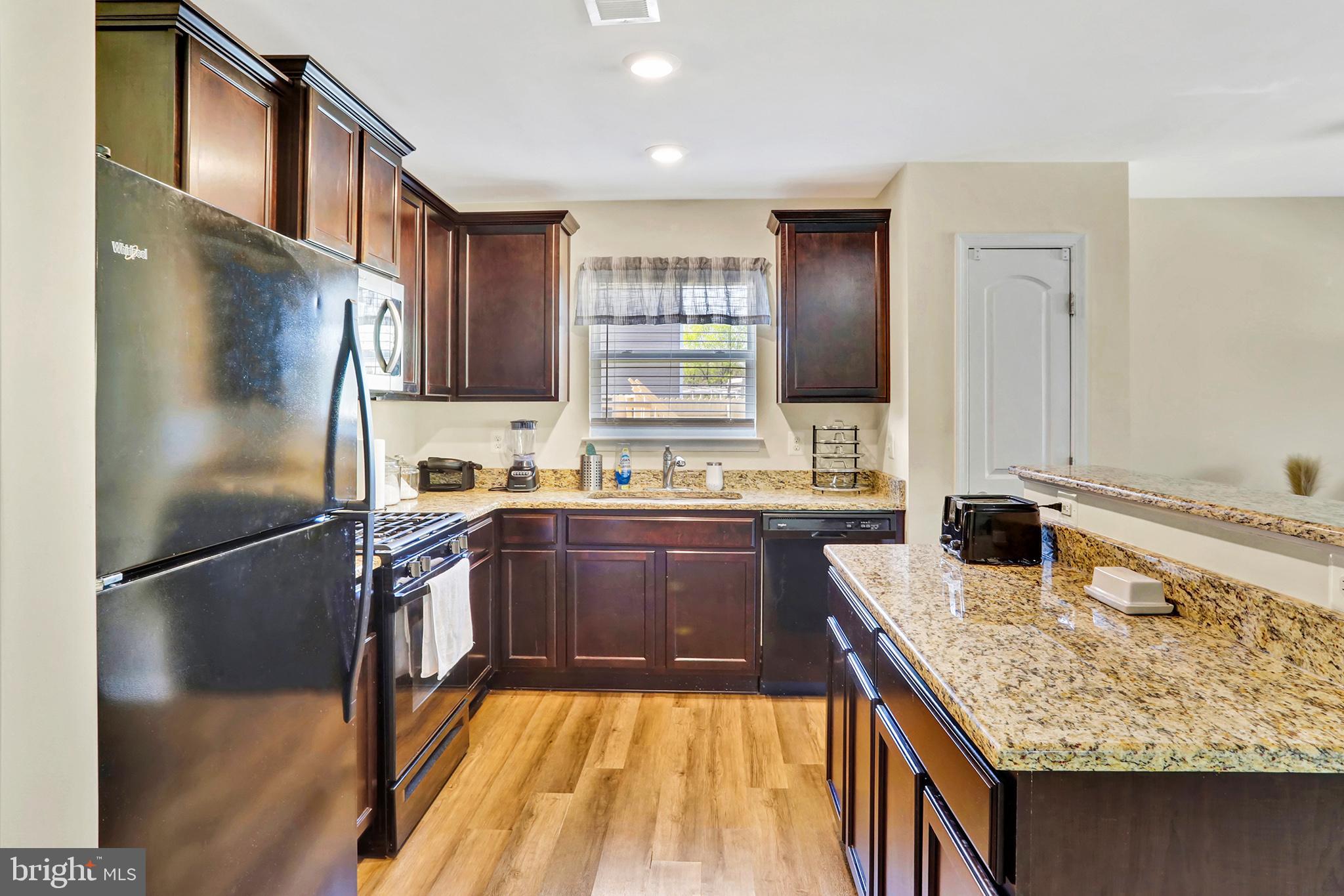 MCGINNIS POINT - Residential