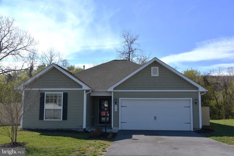 215 WYETH AVENUE MARTINSBURG WV 25401