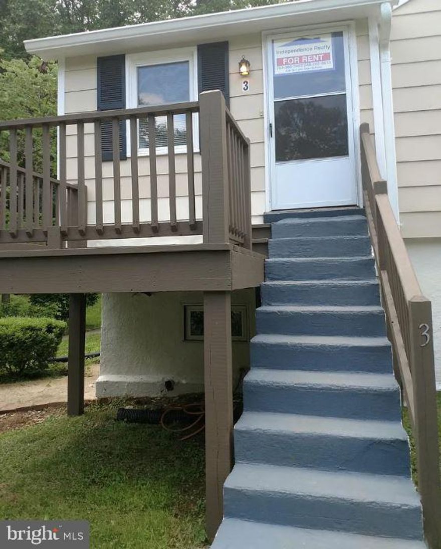 UTILITIES INCLUDED! 1 Bedroom 1 Bathroom 2nd floor apartment on Grays Mill Rd, Warrenton, VA. Close to Warrenton or Interstate 66. Updated kitchen with gas stove, microwave, double door refrigerator. Private deck, hardwood and carpets, window AC, ceiling fans, oil heat. Shared parking, yard, dumpster and laundry room on site. Utilities included (includes water, electricity, gas/oil, lawn service and trash). Common lawn area to use but no maintenance. PET considered on a case by case basis (Pet deposit $500 and Pet Rent $50 month may apply, and tenant responsible for removing pet waste from yard). Rentspree application used ($49.99 per person)