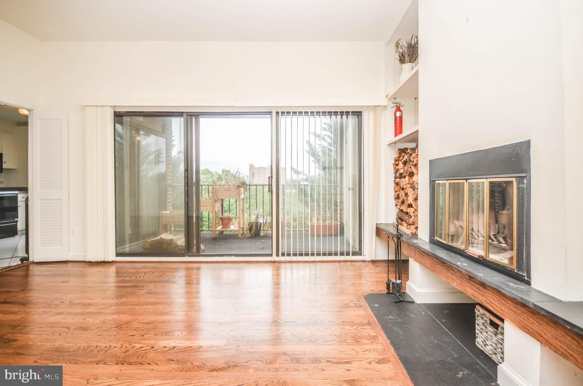 122 ROBERTS LANE 400