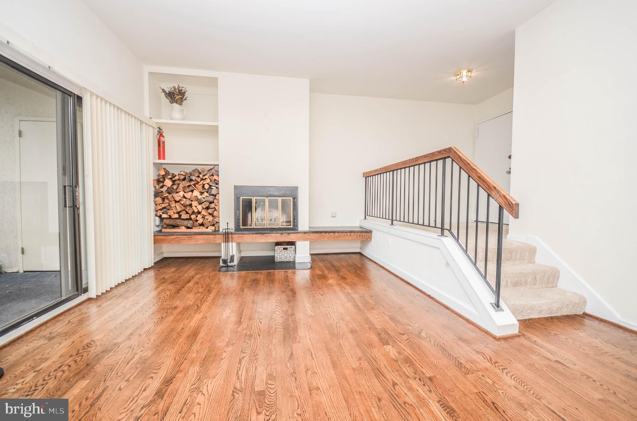 122 ROBERTS LANE 400