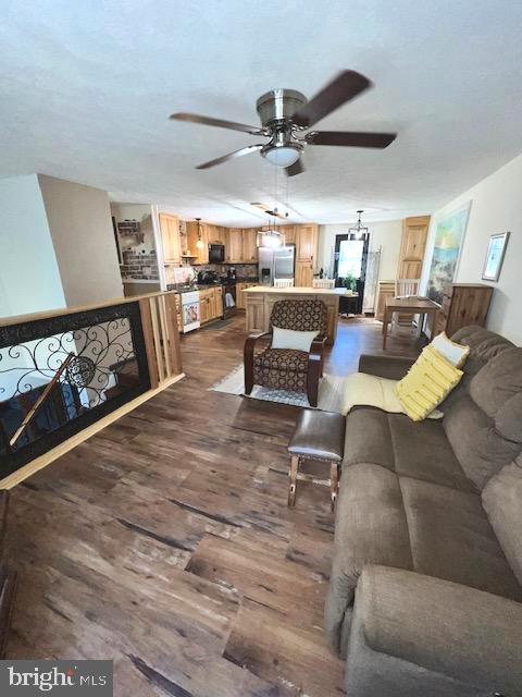 MEADOWCREST - Residential