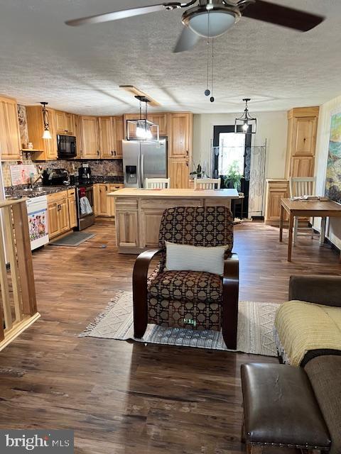 MEADOWCREST - Residential