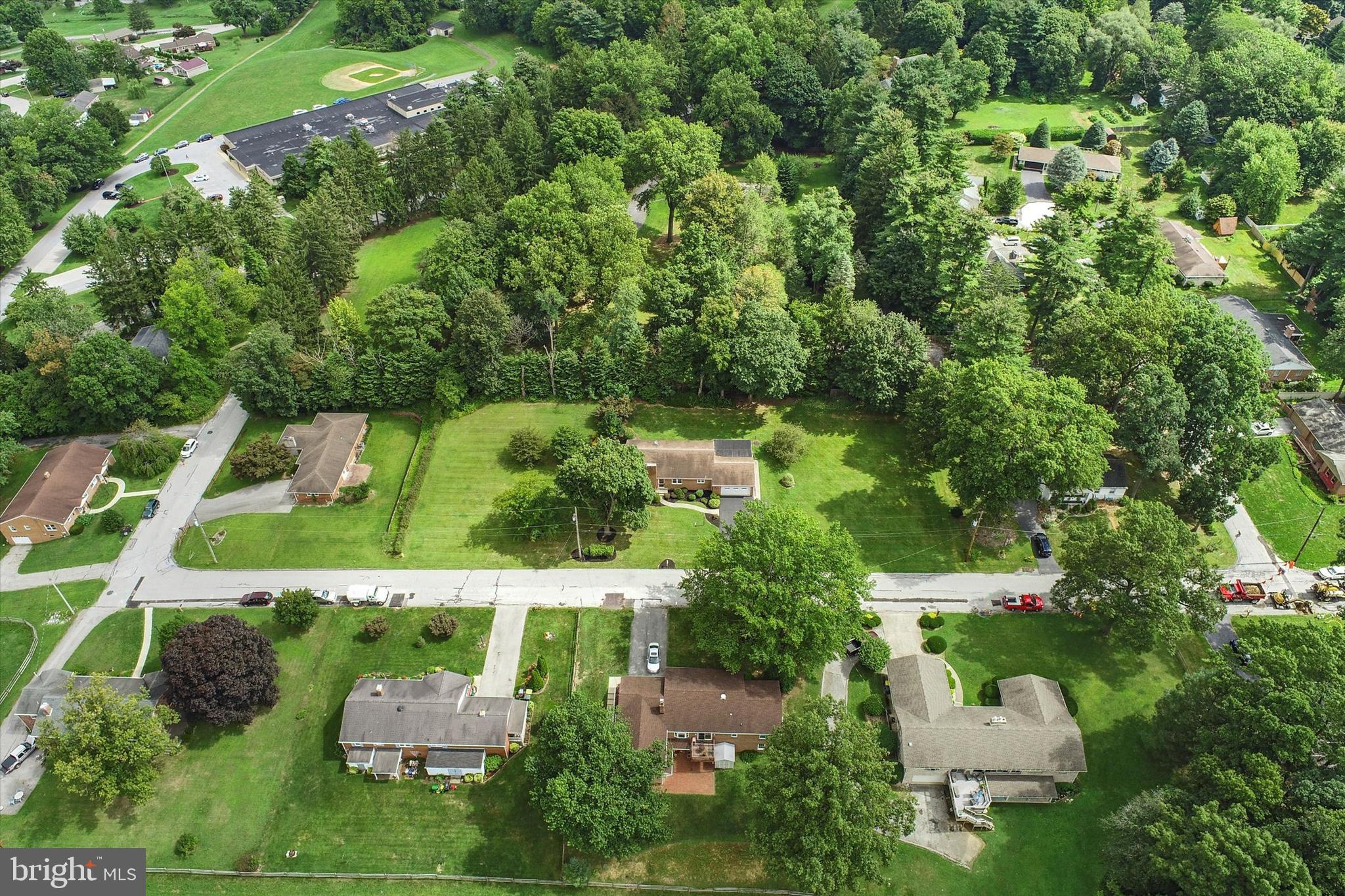 LEADER HEIGHTS - Land