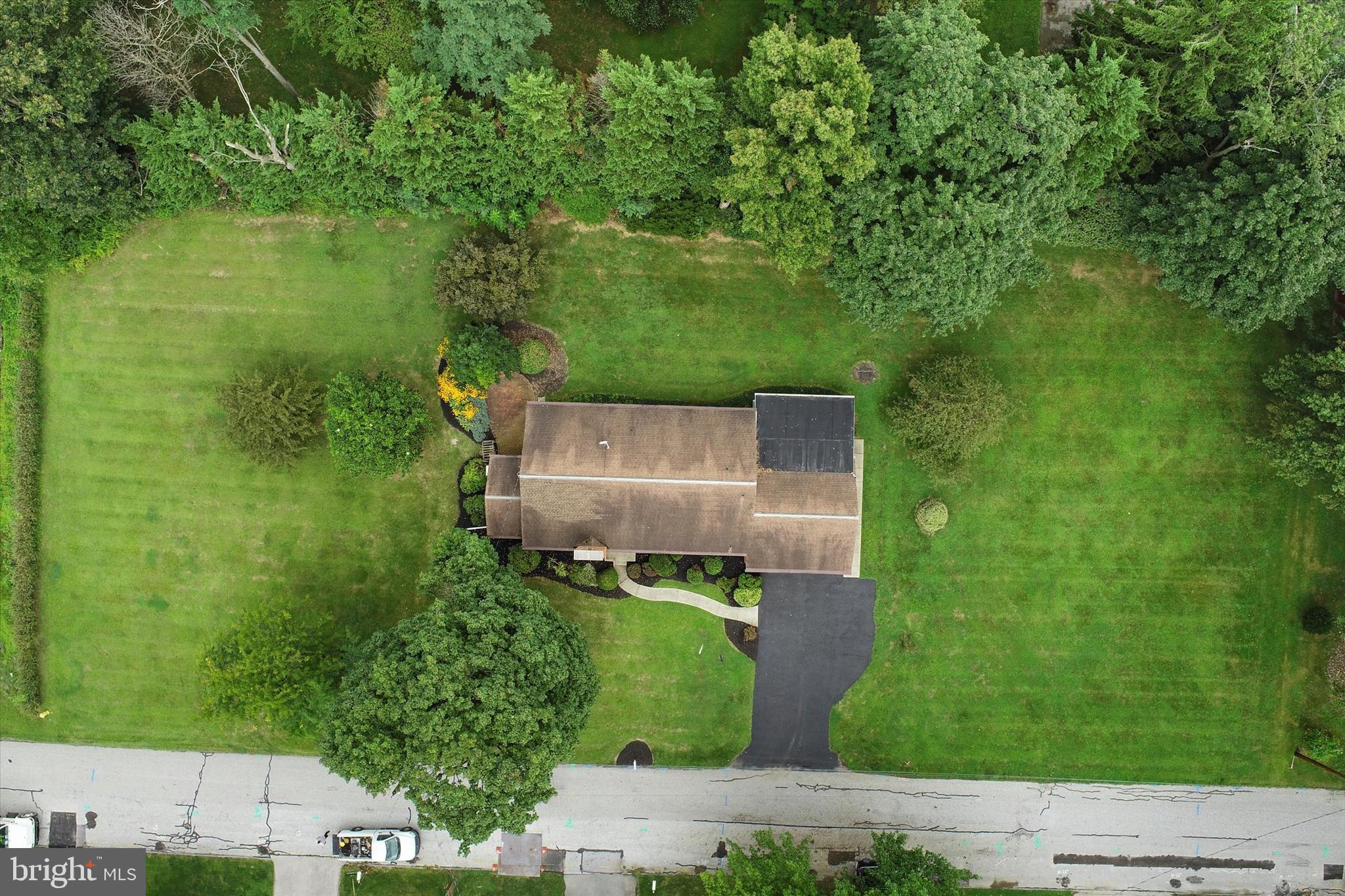 LEADER HEIGHTS - Land