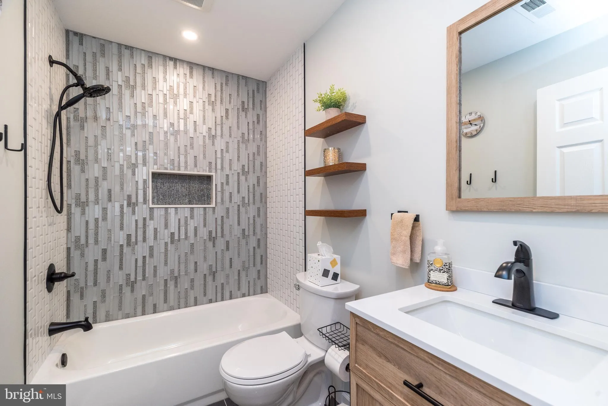 North Wales, Pennsylvania 19454, United States, 2 Bedrooms Bedrooms, ,2 BathroomsBathrooms,Residential,Coming Soon,223757