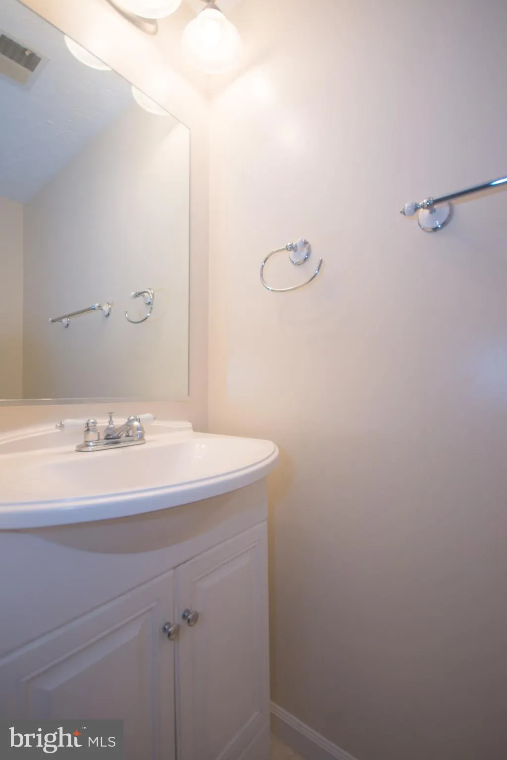 Vienna, Virginia 22182, United States, 3 Bedrooms Bedrooms, ,4 BathroomsBathrooms,Residential,Active,237554