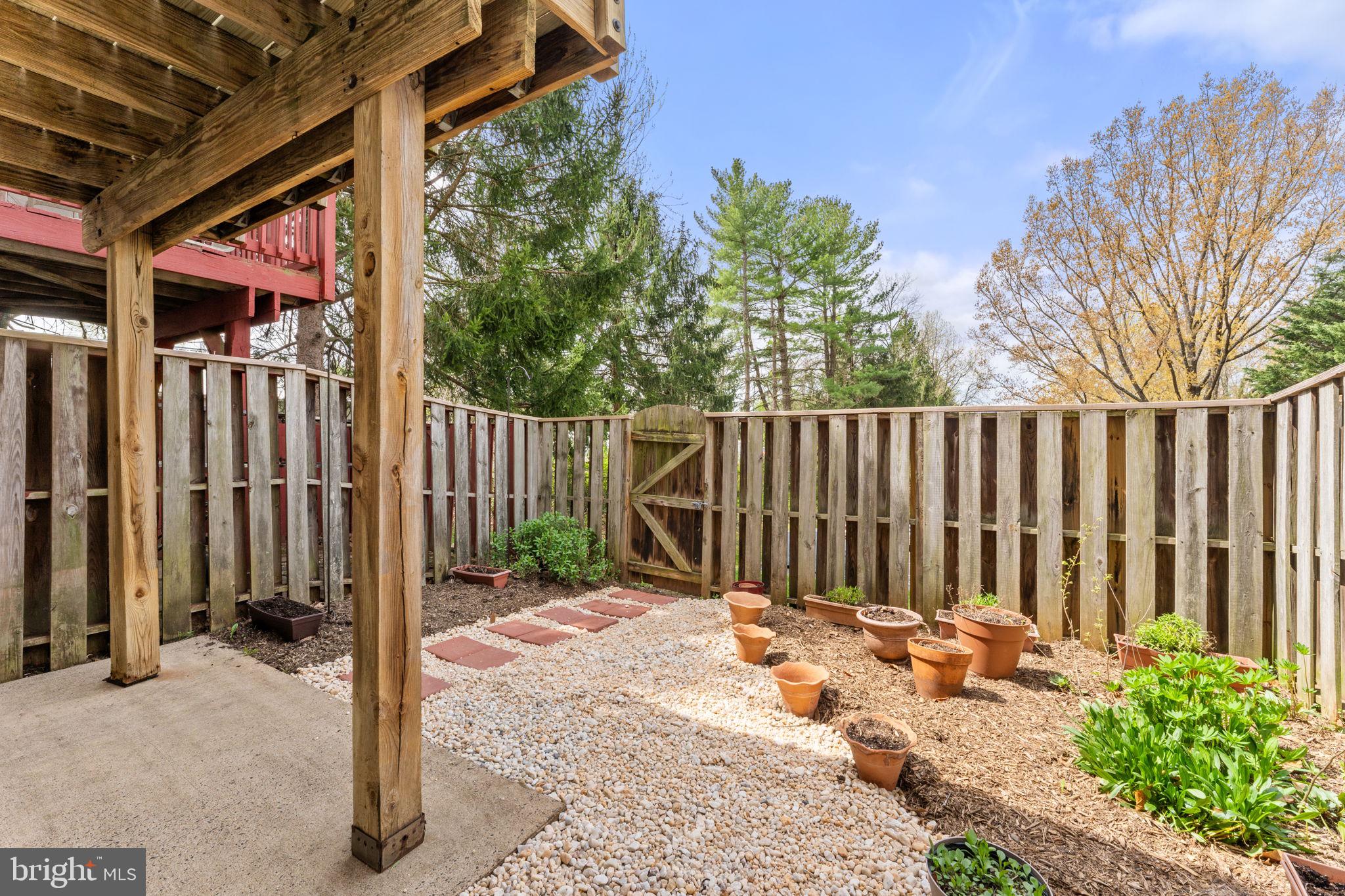 HILLSIDE TOWNES - Residential