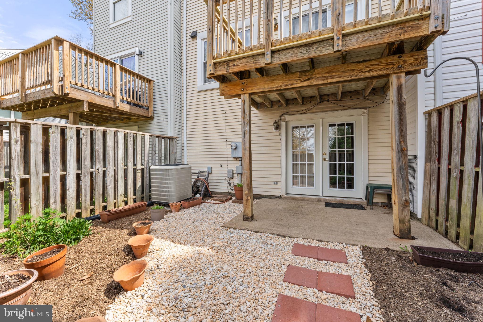 HILLSIDE TOWNES - Residential