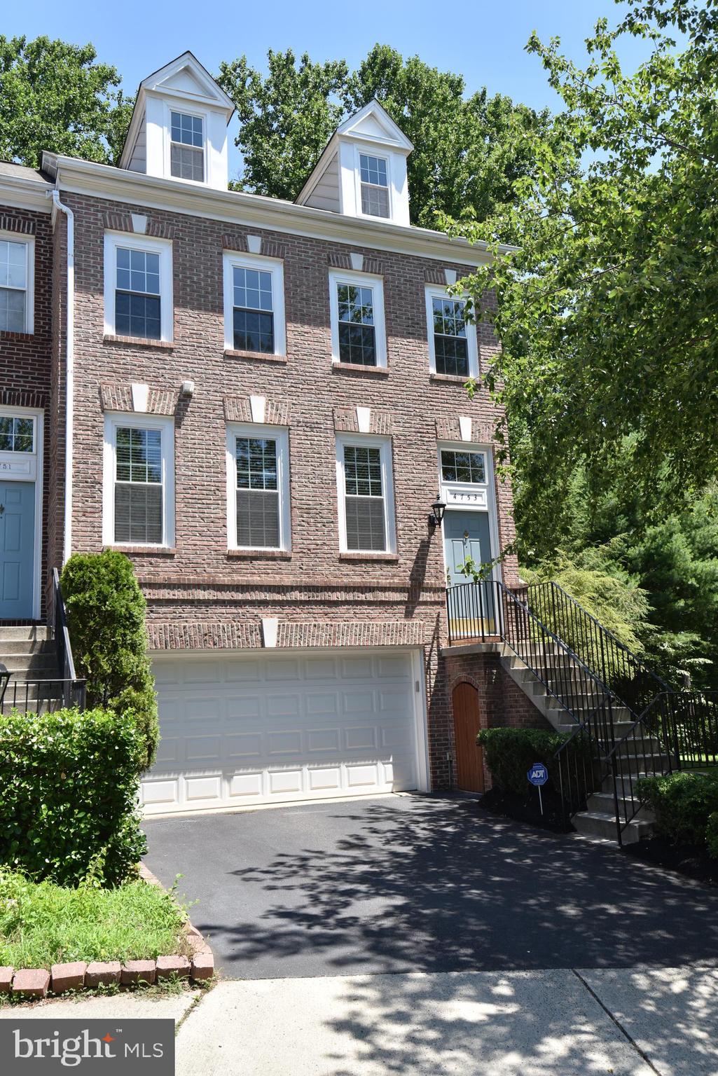 WINDSOR MEWS - Residential